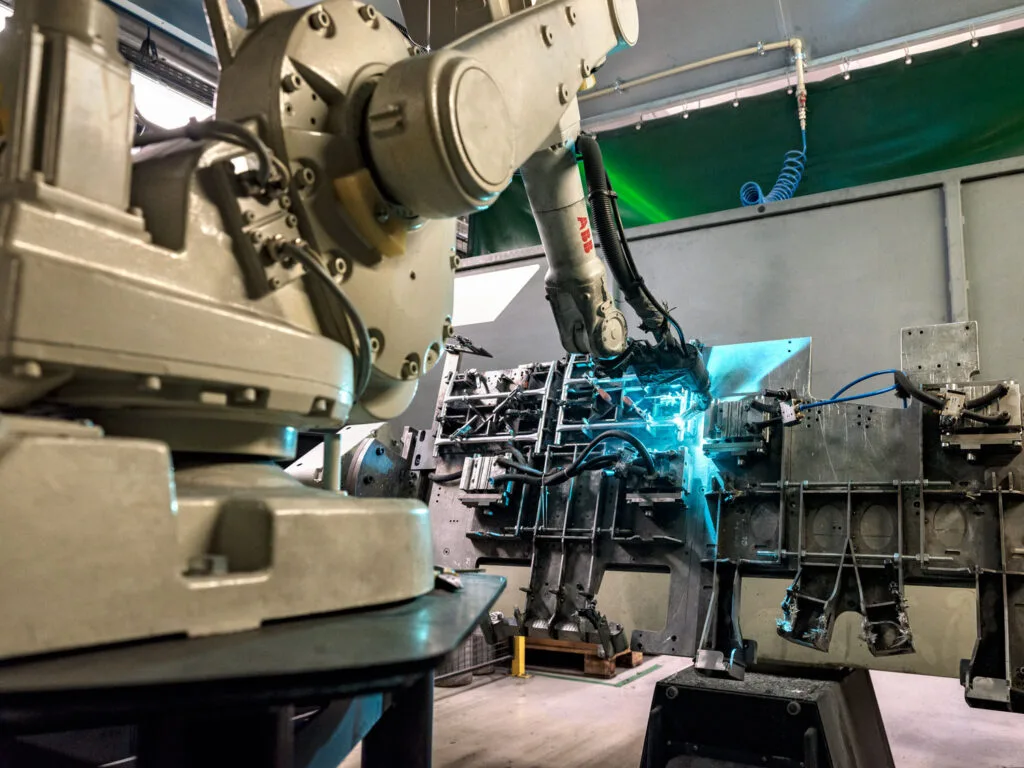 ABB robotas su Fronius CMT suvirina aliuminį